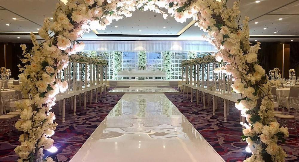 Fraser Suites Muscat Ngoại thất bức ảnh The Wedding Chapel